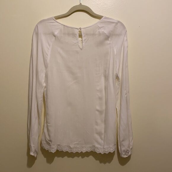 Lucky Brand white blouse in very good condition. Size L. - Picture 3 of 12
